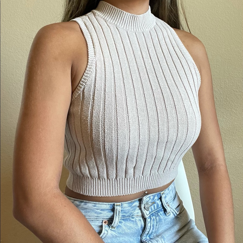 🐝 F21 Sweater Turtle Neck Crop Top